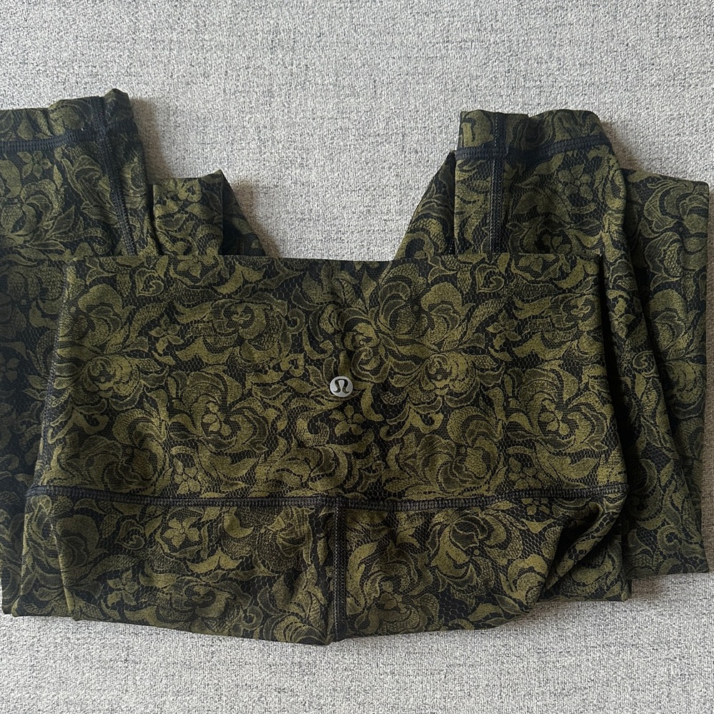 Lululemon Wunder Under lace Patterned Leggings